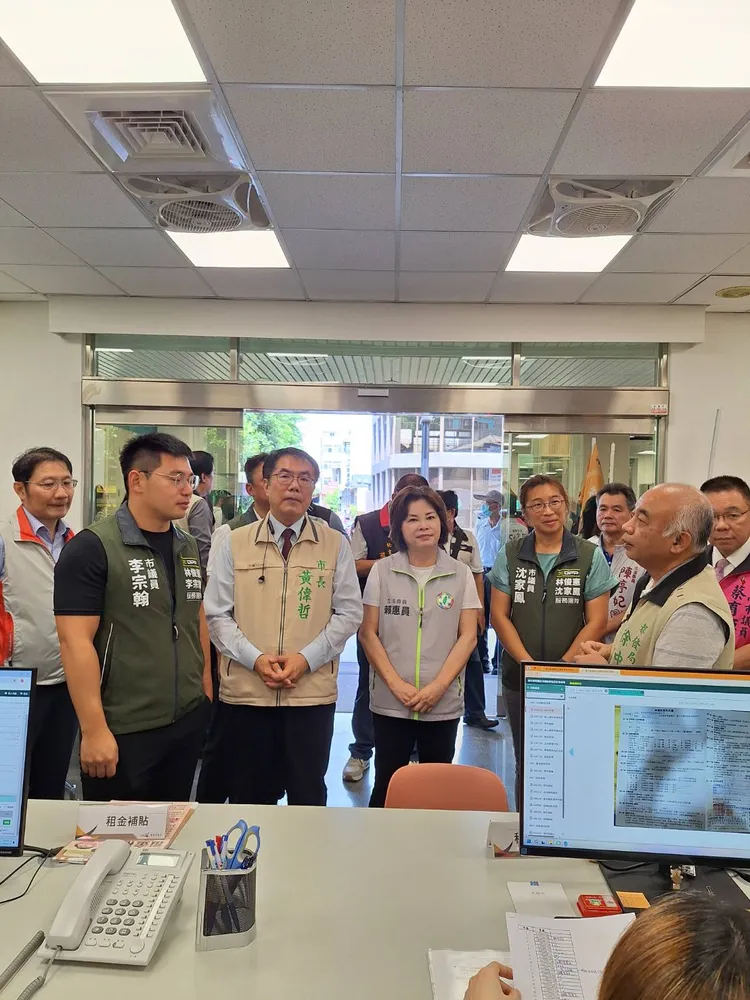 都發局新營辦公室共有6層樓，一樓為服務櫃台。市府提供