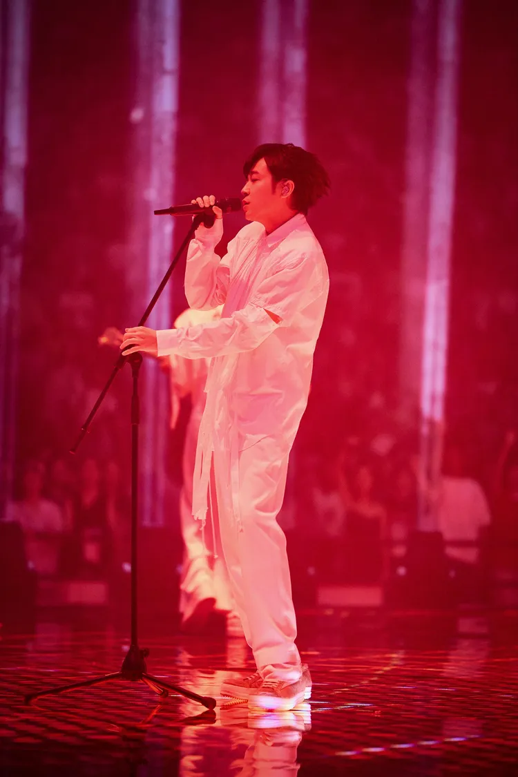 青峰演唱在大學時期創作的作品《夢》。緒風有限公司提供