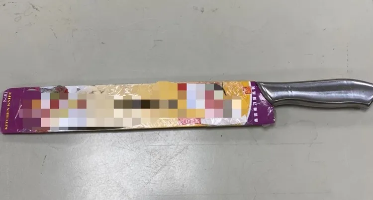 黃嫌行搶所用西瓜刀。翻攝畫面