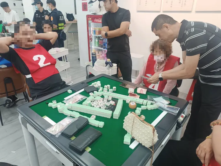 警方查獲現場36名賭客。警方提供