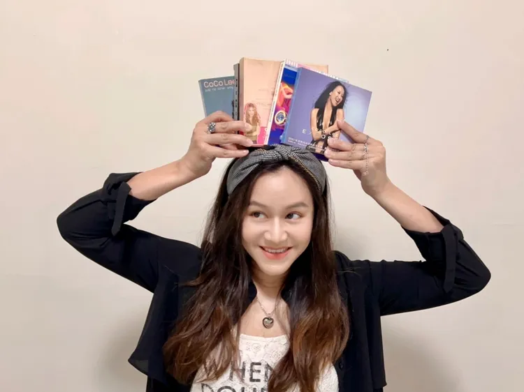 楊蒨時從小就深深愛上李玟的好聲音。尚時代文創娛樂提供