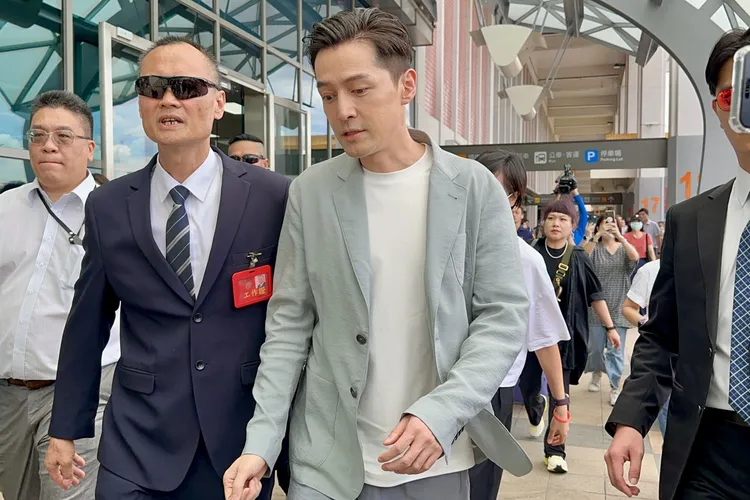 胡歌上午現身松山機場與活動身著同套服裝。特勤中心攝
