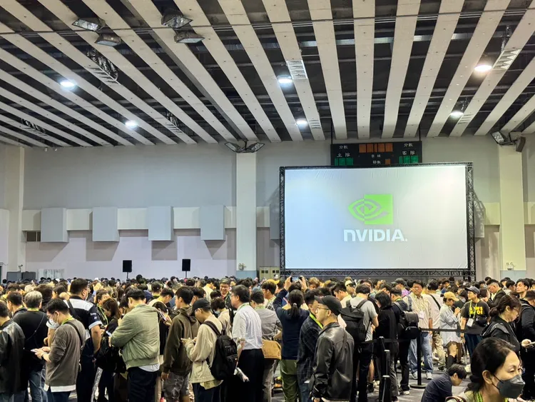 民眾區人潮塞爆。趙筱文攝