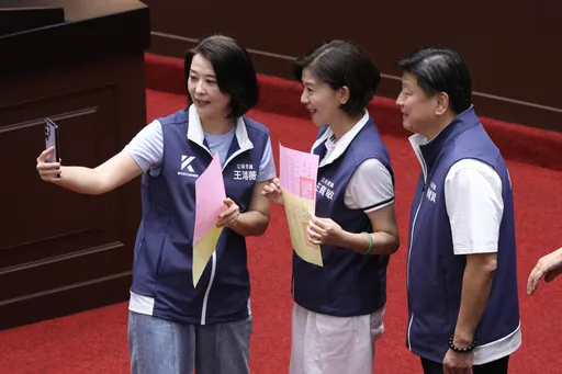 立法院議決「國會改革法案」覆議案　藍綠白委全亮票