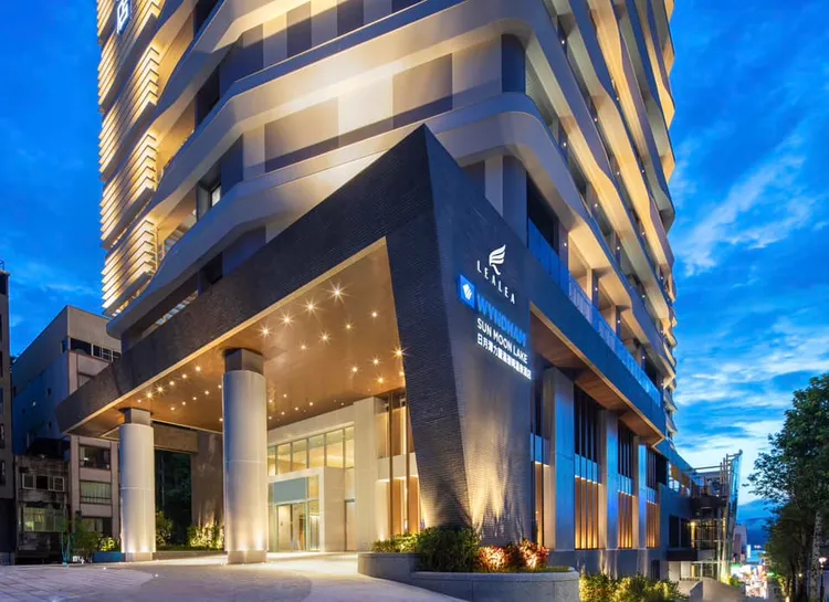 溫德姆溫泉酒店擁有水陸空交通優勢。業者提供