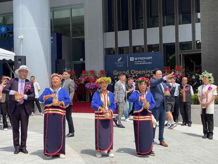 溫德姆溫泉酒店開幕請來伊達邵族女長老祈福。莊偉祺攝