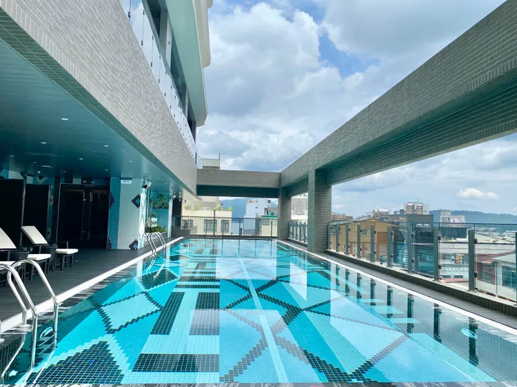 露天泳池以原住民邵族圖樣設計。莊偉祺攝