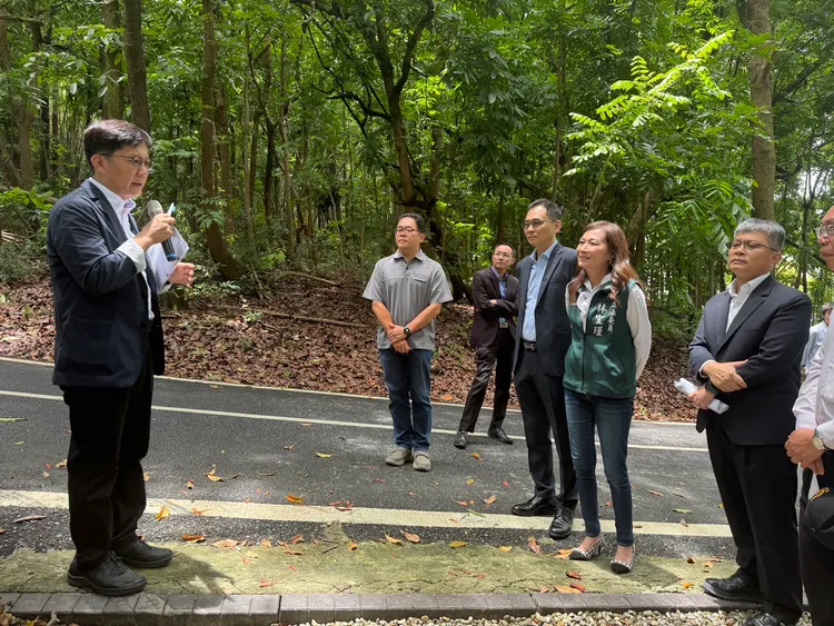 立委林宜瑾與張廖萬堅、房瑞文一同視察台南新射擊場。台南市體育總會射擊委員會提供