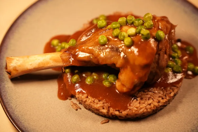 經典燉羊膝軟嫩不爛，吃的出主廚的功力。S.H.攝