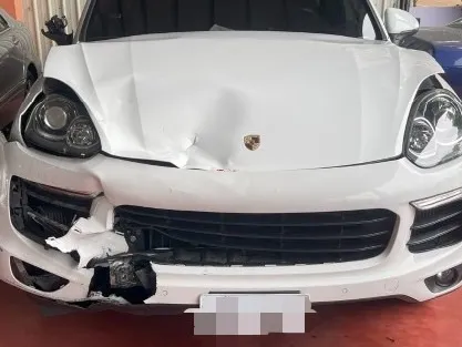 肇事逃逸的保時捷休旅車。民眾提供