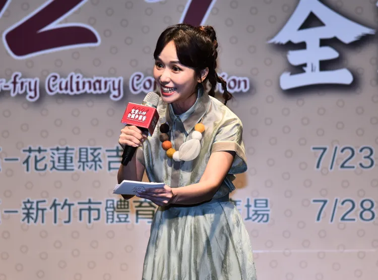 陳明珠是今天活動主持人。攝影中心攝