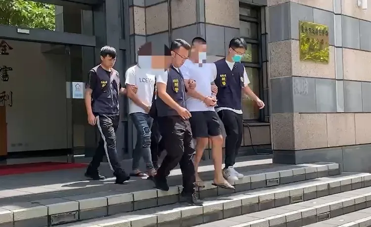 2嫌遭拘提到案。警方提供