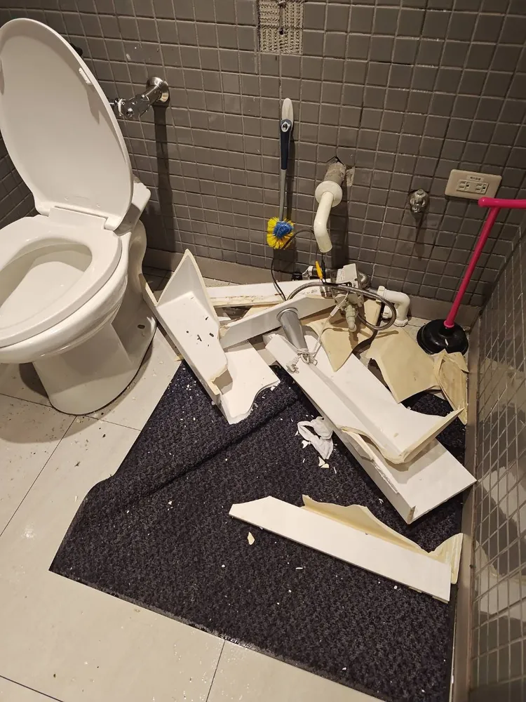 網友透露現場堵到一男一女。翻攝「爆料公社二社」臉書