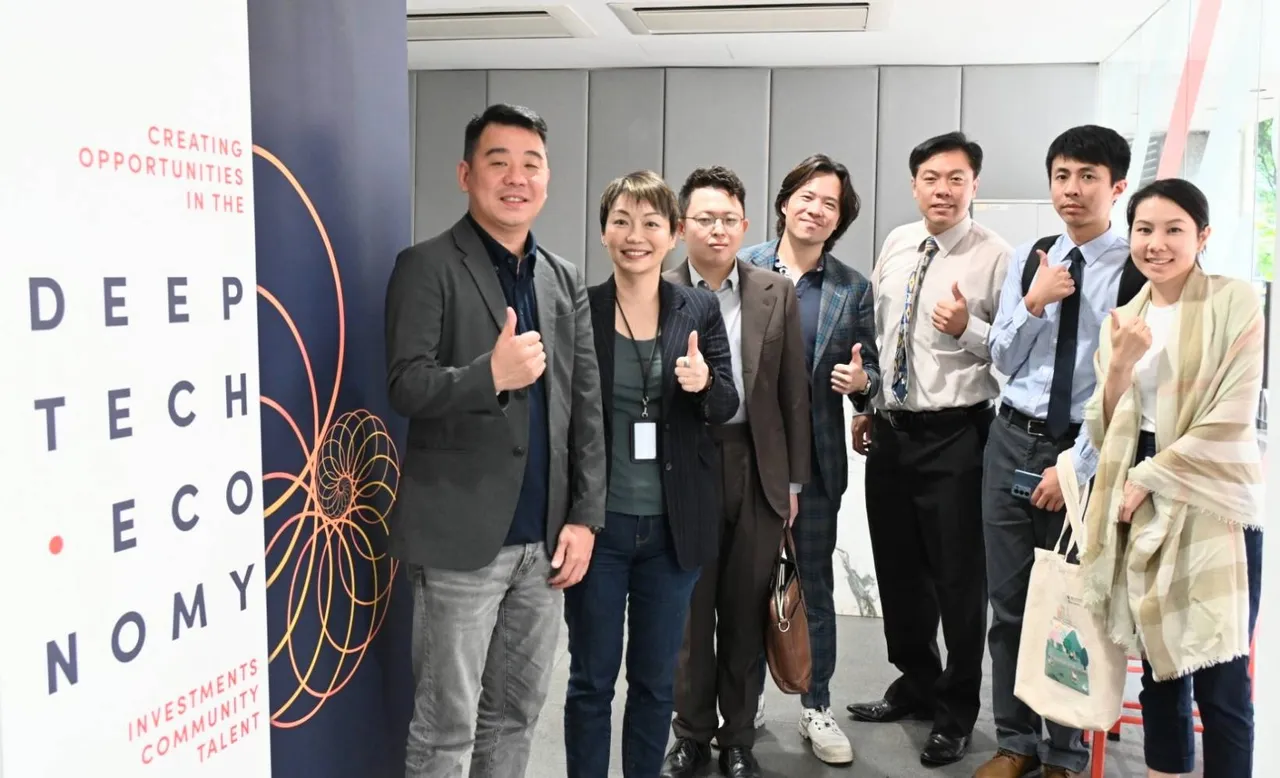 金志聿拜會新加坡資通訊部。桃園市府提供