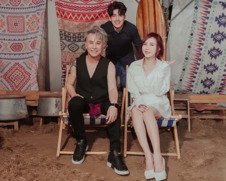 江志豐的外甥Tony（中）帥如「小費翔」為吳申梅的MV助陣。 放音樂提供