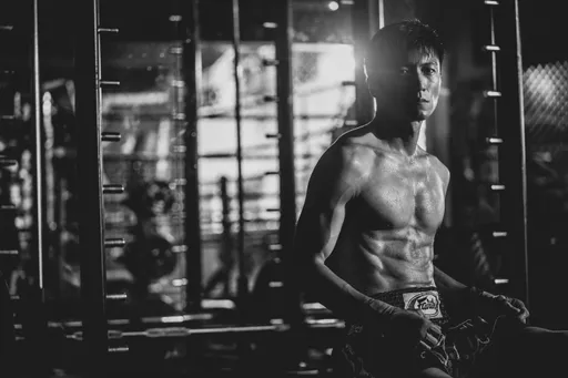 43歲謝霆鋒脫了!大秀MAN味冰塊肌 花1年肉體改造