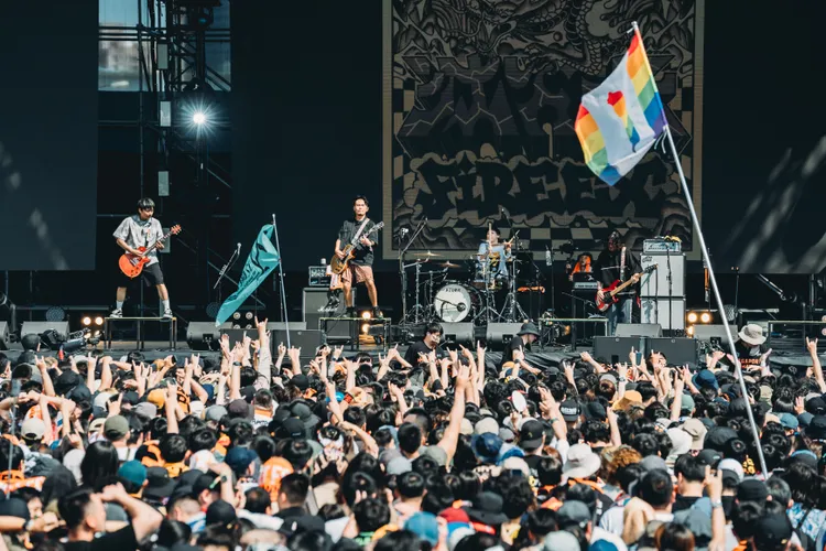 2024年大港開唱售出6萬張門票，含周邊市集活動與免費區域，兩天共累積30萬人次參與，成為大港開唱15年來最盛大紀錄。資照