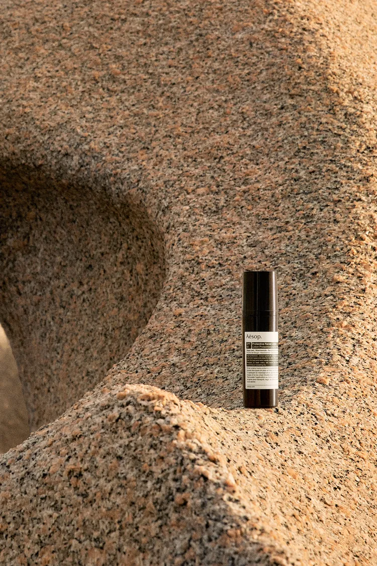 Aesop防曬面部乳液，50ml／1950元。品牌提供
