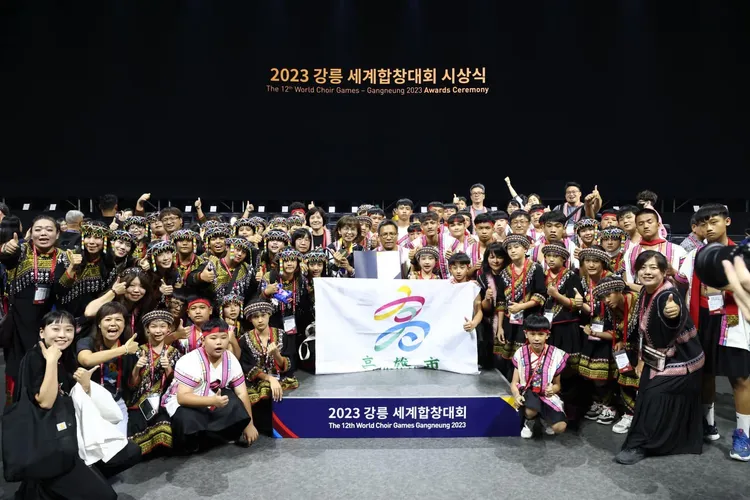 尼布恩合唱團、寶來國中合唱團、建山國小合唱團與荖濃國小合唱團赴韓國參加2023年第12屆世界合唱大賽，榮獲雙金─金牌與金質獎。尼布恩協會提供