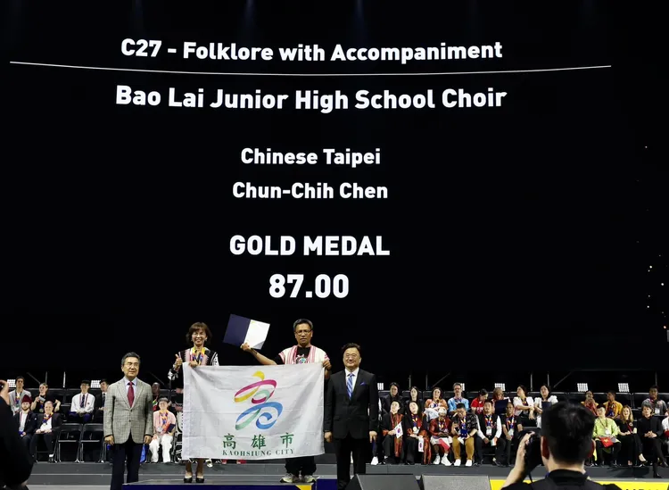 尼布恩合唱團、寶來國中合唱團、建山國小合唱團與荖濃國小合唱團赴韓國參加2023年第12屆世界合唱大賽，榮獲雙金─金牌與金質獎。尼布恩協會提供