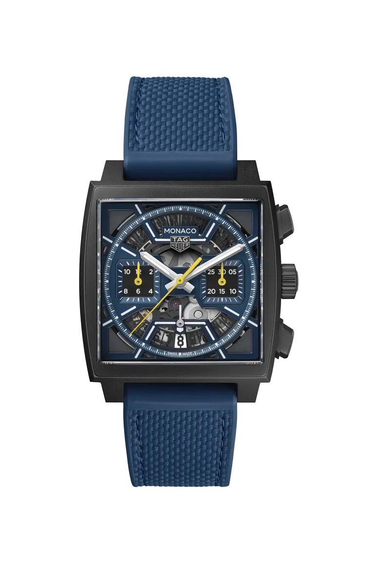 泰格豪雅Monaco鏤空計時腕錶深藍款，39mm，黑色DLC 2級鈦金屬錶殼，藍色噴砂錶面，壓印藍色小牛皮與橡膠錶帶，Calibre TH20-00(Heuer 02)自動上鍊機芯，動力儲存80小時，防水深度100米，37萬200元。品牌提供