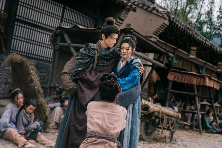 宋軼（右）和白敬亭拍逃難戲自認不夠瘦。中視提供