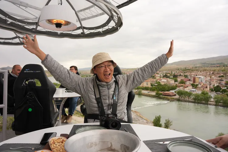空中懸吊餐廳體驗相當特別。S.H.攝