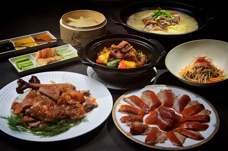 「潮萃火焰瀨尿燒鵝」4吃霸氣上桌！鵝背與鵝架料理更有8種烹調料理手法，可任擇2吃。業者提供