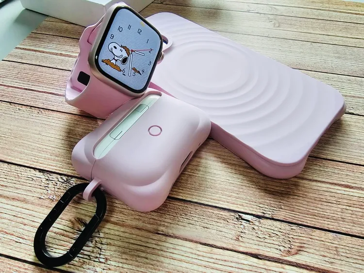 Essentials by CASETiFY系列功能與外型兼具，完全符合喜愛時尚簡約美學消費者需求。趙筱文攝影。