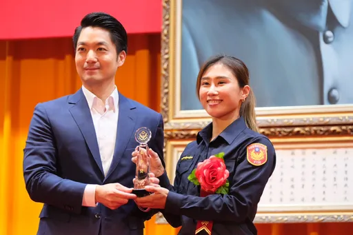 北市金吾獎40名優秀警獲獎 蔣萬安表揚「6金」最強女警王令樺