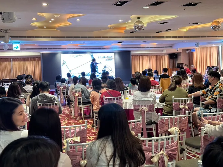 建案透過舉辦說明會吸引不少購屋族青睞，每坪房價落在4-5字頭。豐邑機構提供