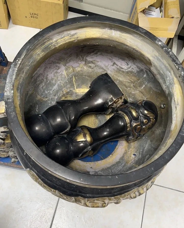 警方找回失竊的香爐。新湖分局提供