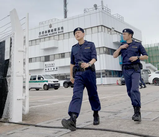 歌神張學友前進海關基地 帥穿制服登真巡邏船