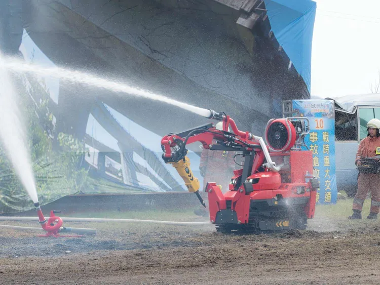 毒物及化學物質災害防救演練，導入救災機器人應用。新竹市府提供