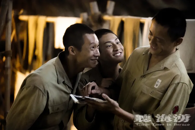 黃冠智（左起）、朱宥丞和吳翰林分別飾演遠赴南洋小島的「臺籍戰俘監視員」三兄弟阿輝、德仔和志遠。公視提供