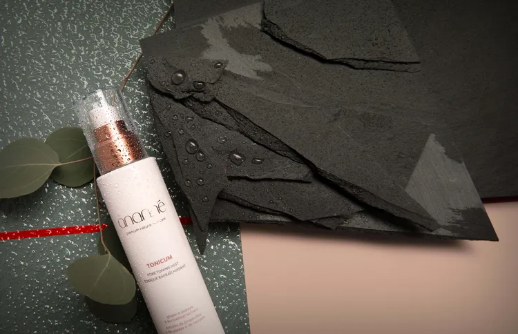 金萃緊緻醒膚露，150ml／1680元。品牌提供