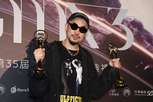 熱狗金曲獎不甩表演麥克風故障　獲華語歌王「我快尿褲了」