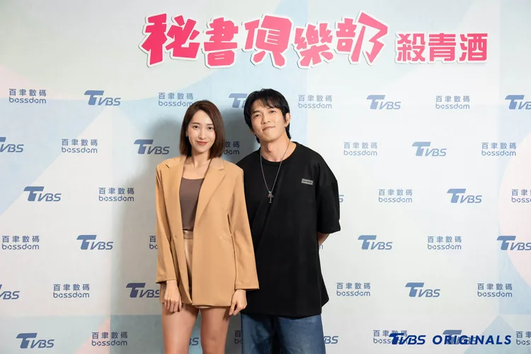 楊晴（左）與黃尚禾在戲裡上演主管與秘書的戀情。TVBS提供