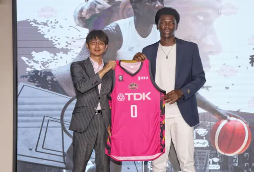 阿巴西穿上日本職籃秋田隊珍貴的0號球衣 上次穿的人竟然是他!