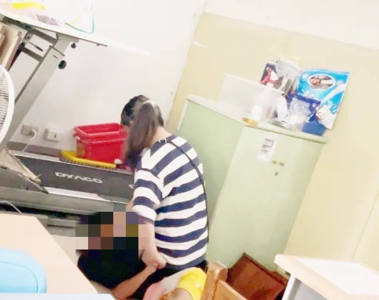 特教學生遭老師強壓在地。林國春提供