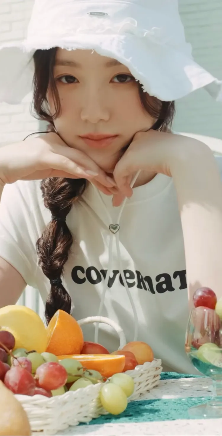 葉舒華拍攝COVERNAT形象片。翻攝COVERNAT IG