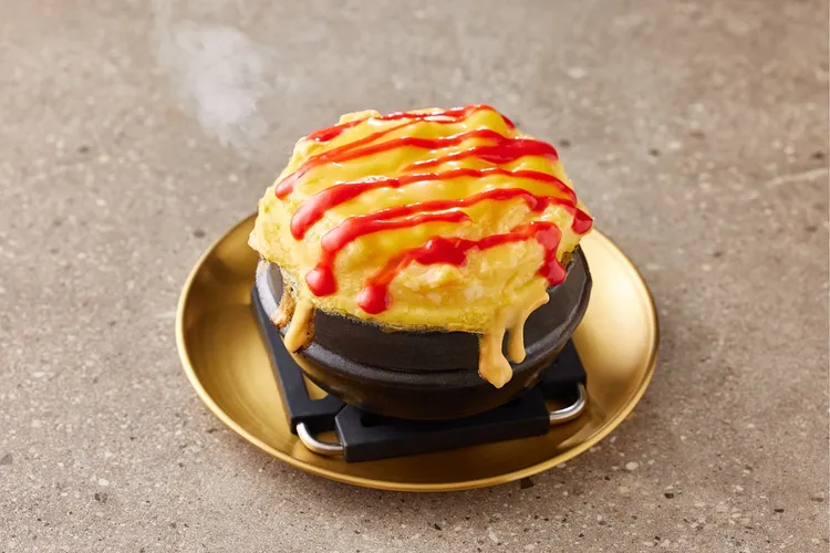 韓式燒肉「金咕」祭出上班日限定優惠，即日起到6/28，於平日午間11點30分至14點和平日晚間8點以後，到店消費套餐，每套餐招待韓式「爆炸起司蒸蛋」1份。業者提供