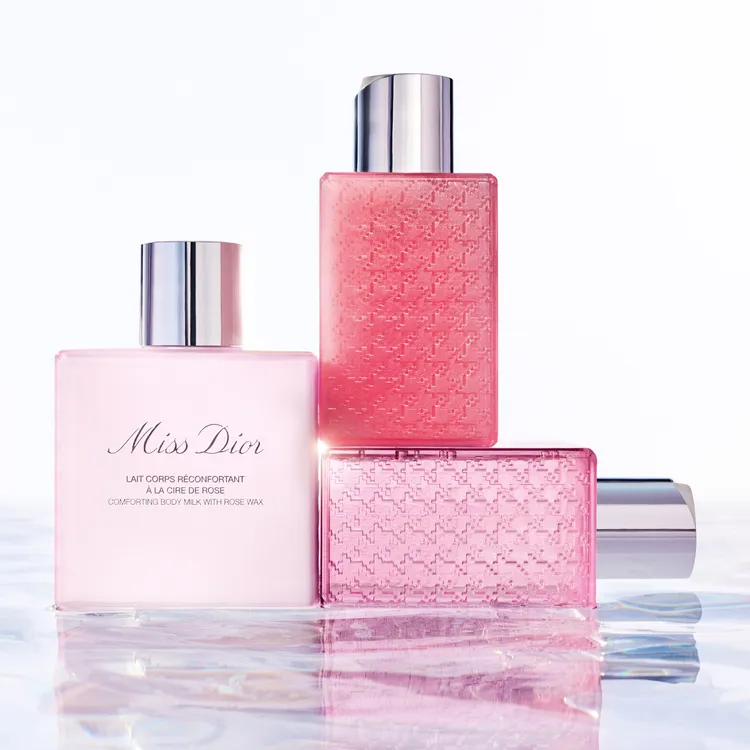Miss Dior玫瑰沐浴儀式三部曲，去角質精華油175ml／2570元、沐浴露175ml／1950元、潤膚乳液175ml／2570元。品牌提供