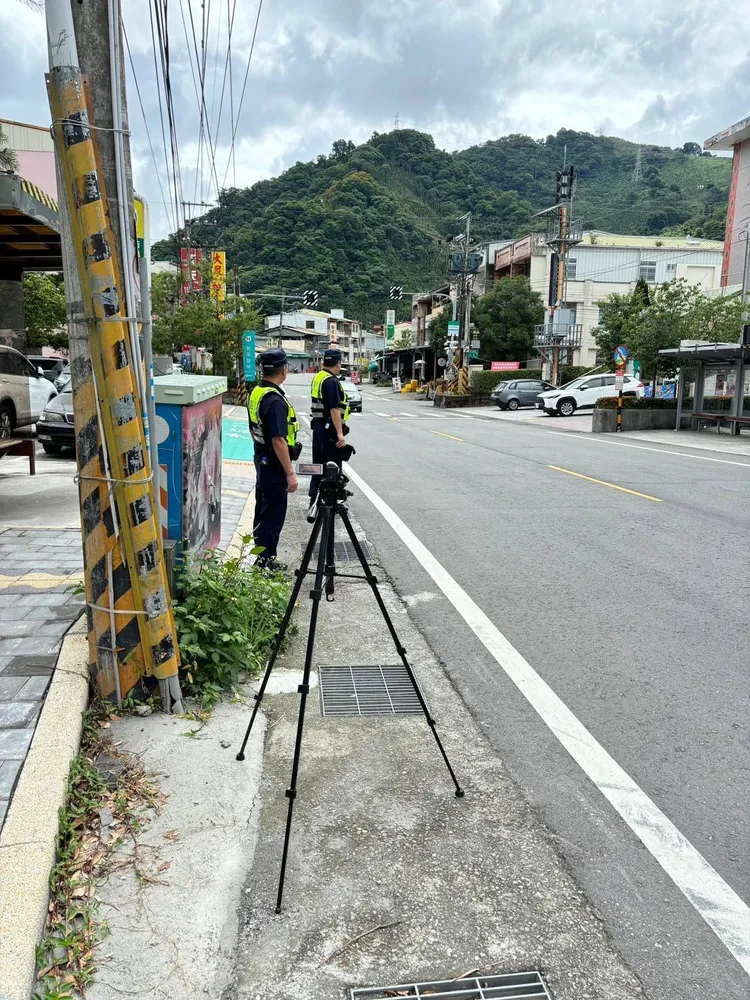警方取締時會在路口架設攝影機。警方提供