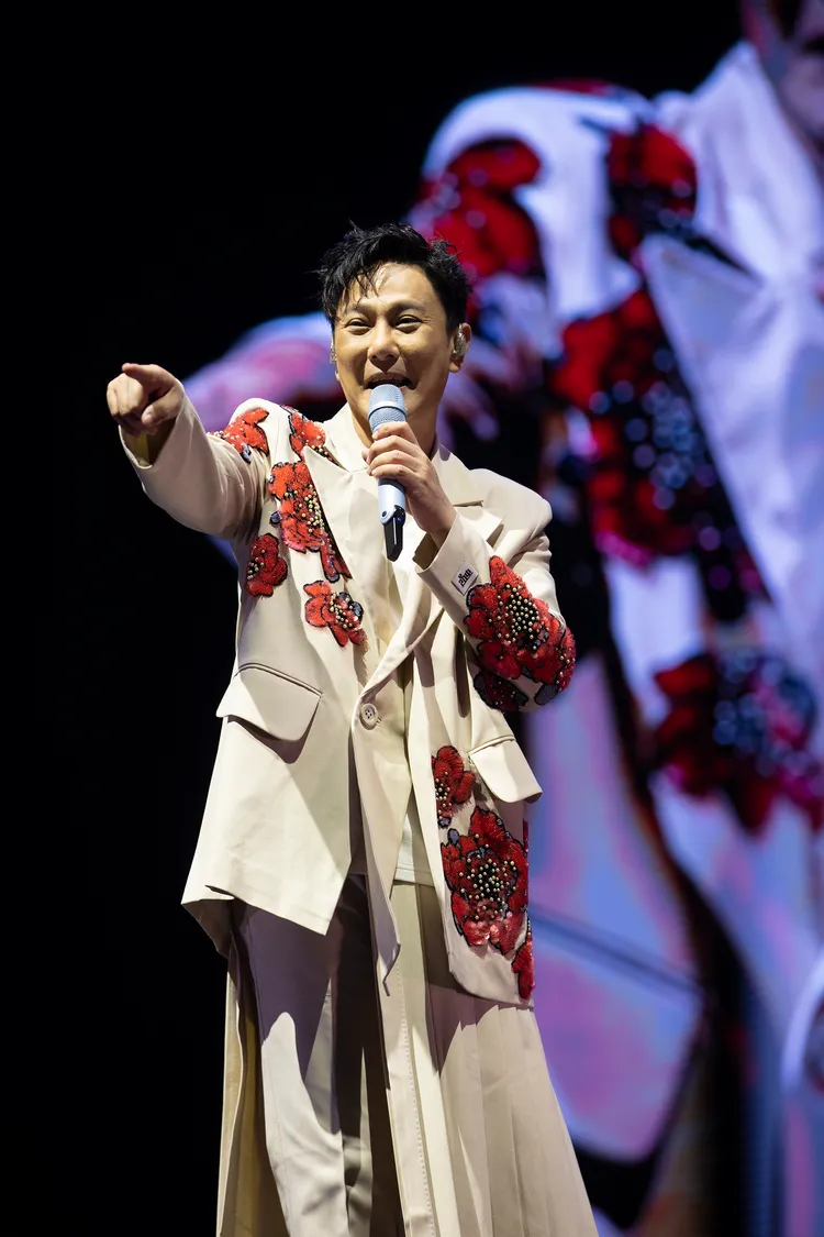 張信哲昨演唱多首「張氏情歌」。潮水音樂提供