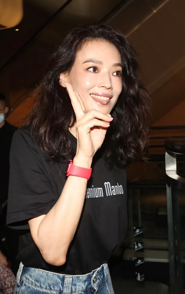 舒淇表情俏皮。攝影中心攝