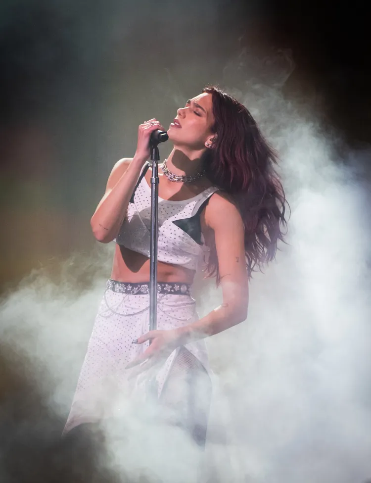 杜娃黎波身穿cne Studios春夏訂製造型。品牌提供