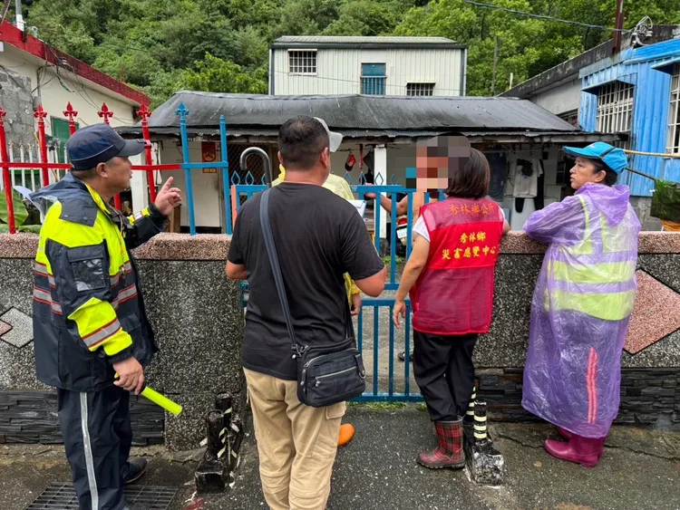 因山區豪大雨土石流警戒秀林鄉部落居民撤離安置。警方提供