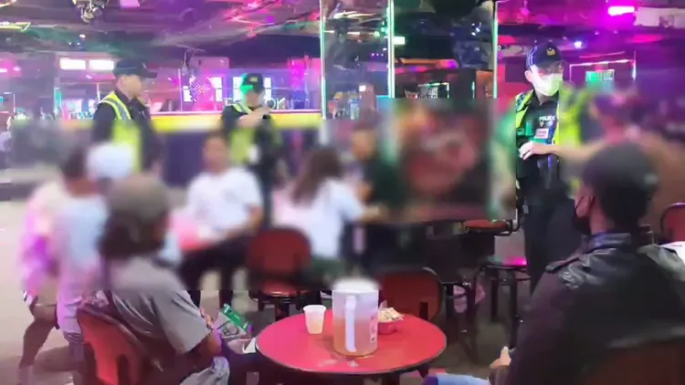 桃園警分局於上周末連續三天晚間特別舉辦雷霆除暴專案（擴大臨檢結合酒駕及防制危駕勤務），針對青少年易聚集逗留場所實施高強度臨檢。警方提供