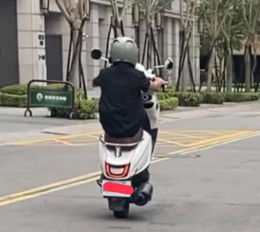 少年「翹孤輪」耍帥炫技!車主最高噴3.6萬+扣照半年 桃警籲青少年勿以身試法
